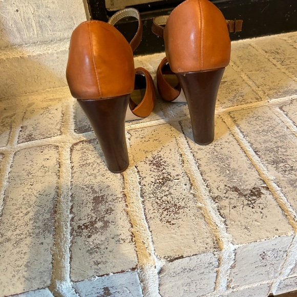 Heels - Picture 3 of 7